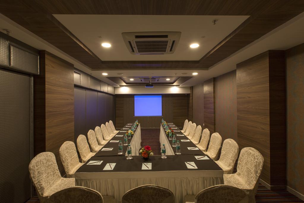 The President Hotel Hubli Εξωτερικό φωτογραφία